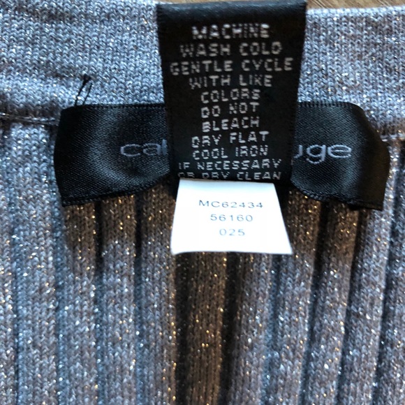 Gorgeous flattering Sweater-Gray w/ silver  🍁 - Picture 6 of 6